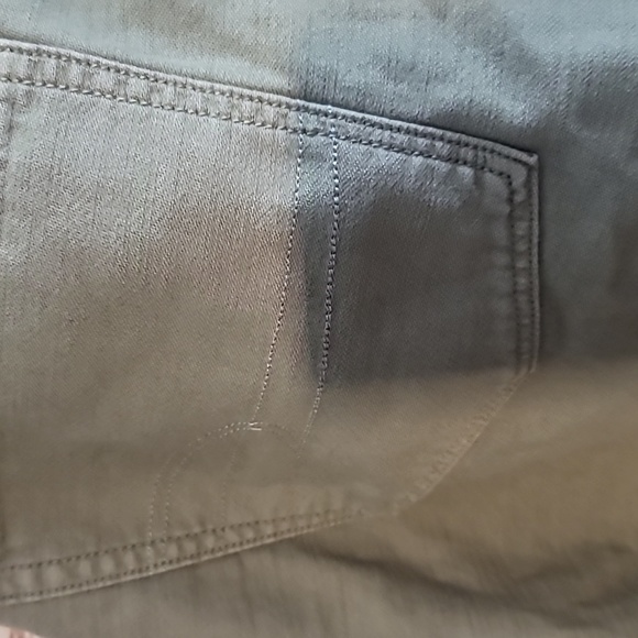 American Eagle Highest Rise Mom Short - Picture 10 of 10